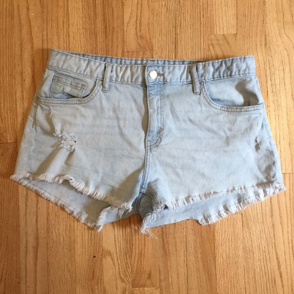H&M Pants - 5/$25🌟H&M Frayed Denim Jean Shorts